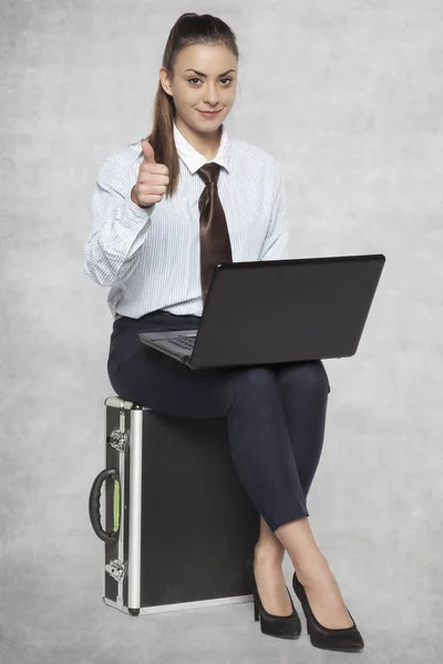 Daumen hoch für Arbeit in Bewegung — Stockfoto