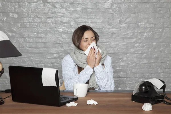 Sick business woman working on a promotion — Stock Photo, Image