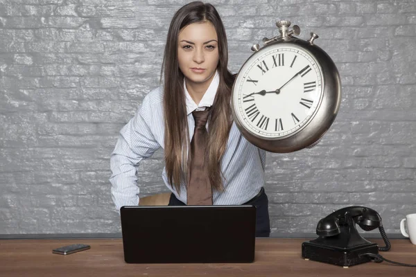 La cara de la mujer de negocios enojado habla por sí mismo — Foto de Stock