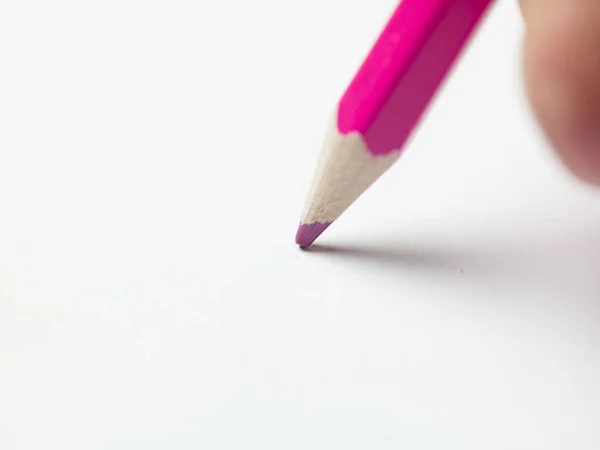 Différentes couleurs de crayons sur fond blanc, espace de copie — Photo