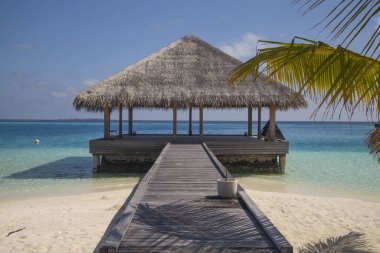 Sudaki bungalov, Maldi 'deki güzel ev manzarası.