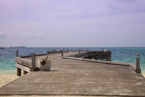 Wooden bridge in the Maldives, goes out to sea — Stock Photo, Image