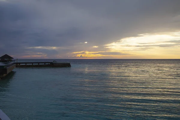 Beautiful sunset on the ocean, beautiful sky — Stock Photo, Image