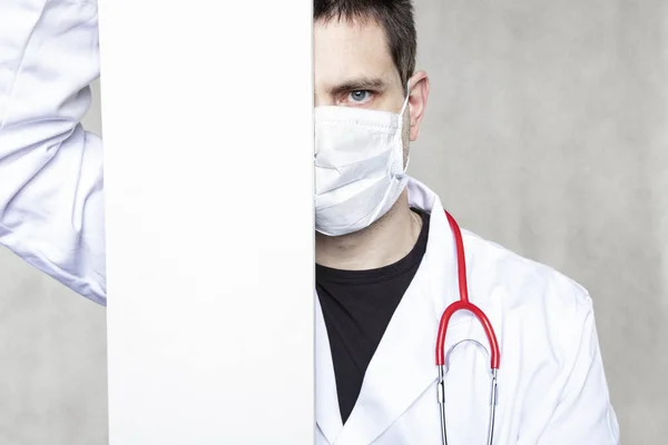 Médico Detém Placas Com Para Informação Conceito Advertência — Fotografia de Stock