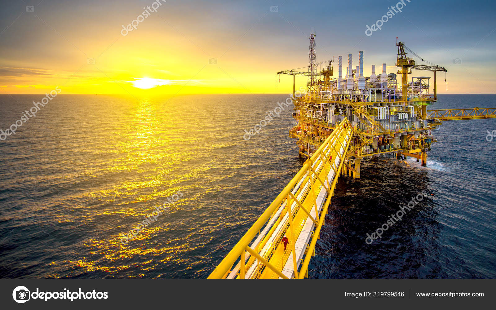 Offshore Oil Rig Platform Stock Photo by Β©Jamesjee 319799546