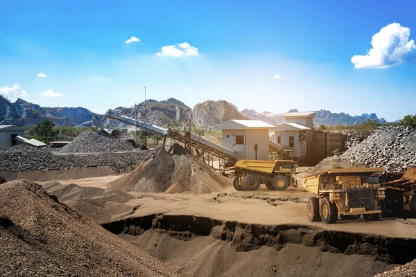 Bergbau Bei Blauem Himmel — Stockfoto