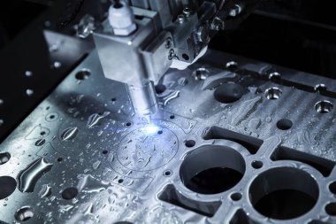 Cnc değirmen / sondaj makinesi fabrika üzerinde çalışma süreci