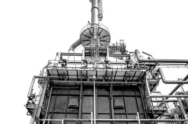 Beyaz arkaplanda serinletici fabrika