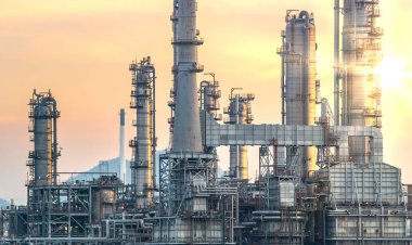 Endüstriyel petrol ve gaz rafinerisi