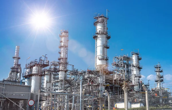 Endüstriyel petrol ve gaz rafinerisi