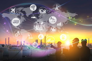 Mühendislik ekibinin silueti petrol rafinerisinde çalışıyor ve sanayi konseptini kullanarak ağ bağlantısı kuran ikonlar