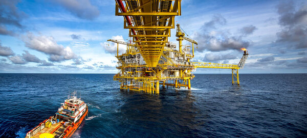 Rig plantform and Supply vessel in the gulf