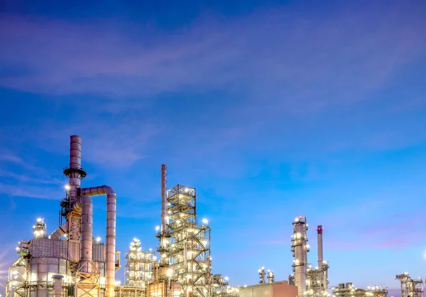 Endüstriyel petrol ve gaz rafinerisi fabrikası. - Resim