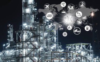 Küresel enerji ağı ikonu ile sanayi 4.0 petrol rafinerisi kavramı, geceleri endüstriyel petrokimya fabrikası, Tayland