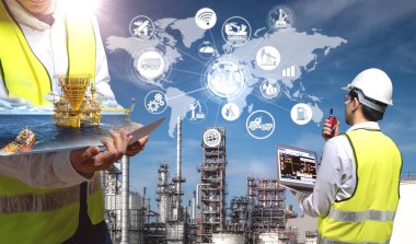Endüstri 4.0 konsepti, rafineri petrol rafinerisi ve kıyı sondajı ham petrol platformu, enerji sistemi bağlantı ikonu konseptine sahip mühendisin çifte maruziyeti.