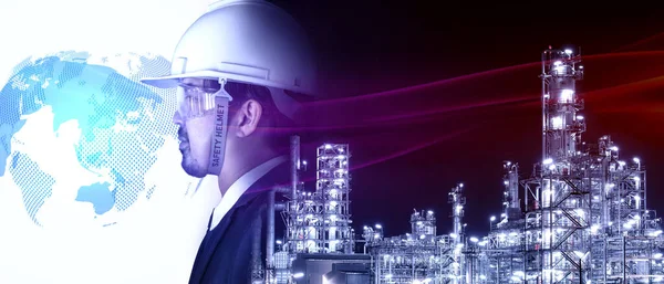 双曝光的工业4 工程师在炼油厂工作 图标制造技术和炼油工业概念形象 免版税图库照片