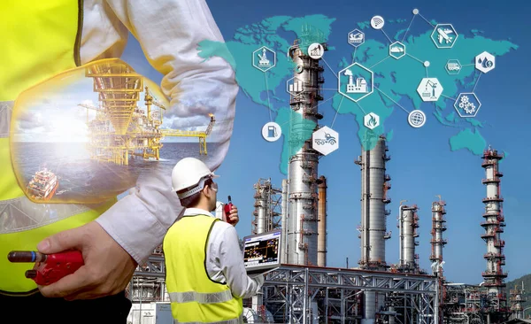 工业4 0概念 炼油厂和海上钻井原油钻机的炼油工艺 工程师双重接触与能源系统连接图标概念 图库照片