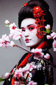 fiatal csinos gésa kimonóban