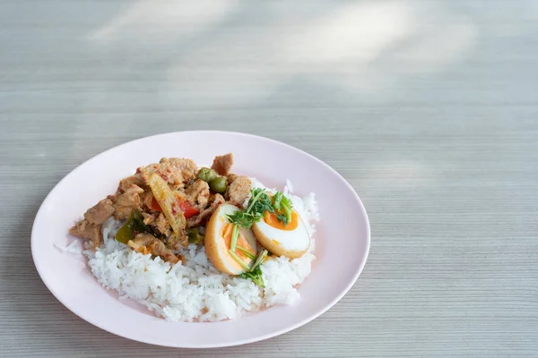 Asijské kari s rýžovým jídlem. — Stock fotografie