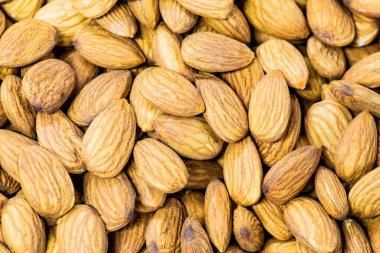 Bir sürü bademin olduğu makro resim. 