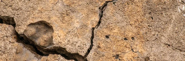 Трещина в бетонной текстуре крупным планом. Абстрактный цемент — стоковое фото