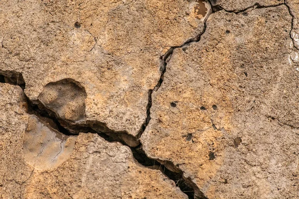 Alter Betonzement Mit Rissen Und Natürlicher Zerstörung Durch Zeit Und — Stockfoto