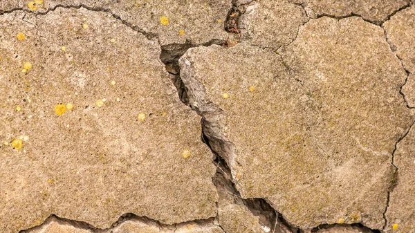 Oud Betonnen Cement Met Barsten Natuurlijke Vernietiging Van Tijd Weersomstandigheden — Stockfoto