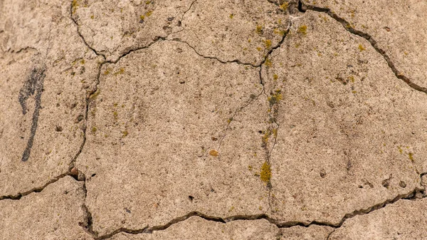 Starý Betonový Cement Prasklinami Přirozenou Destrukcí Časových Povětrnostních Podmínek — Stock fotografie