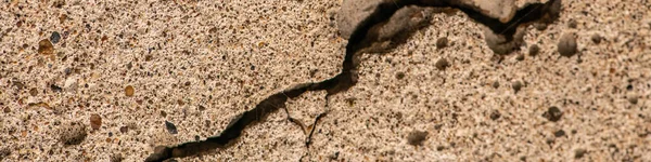 Alter Betonzement Mit Rissen Und Natürlicher Zerstörung Durch Zeit Und — Stockfoto