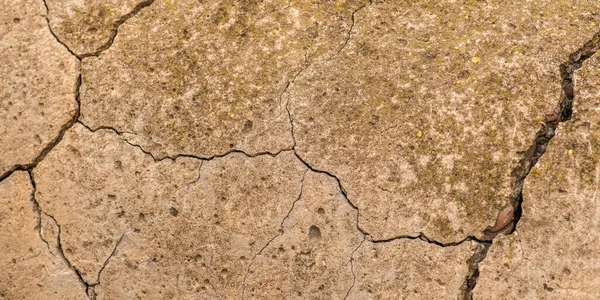 Vecchio Cemento Cemento Con Crepe Distruzione Naturale Tempo Condizioni Atmosferiche — Foto Stock
