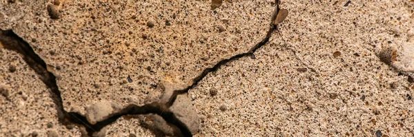 Alter Betonzement Mit Rissen Und Natürlicher Zerstörung Durch Zeit Und — Stockfoto