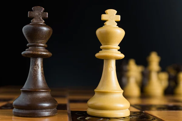 Sjakk fotografert på sjakkbrett – stockfoto