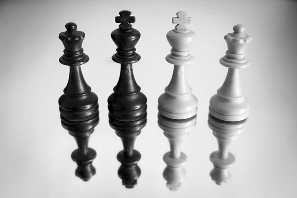 Bir ayna fotoğrafı satranç — Stok fotoğraf