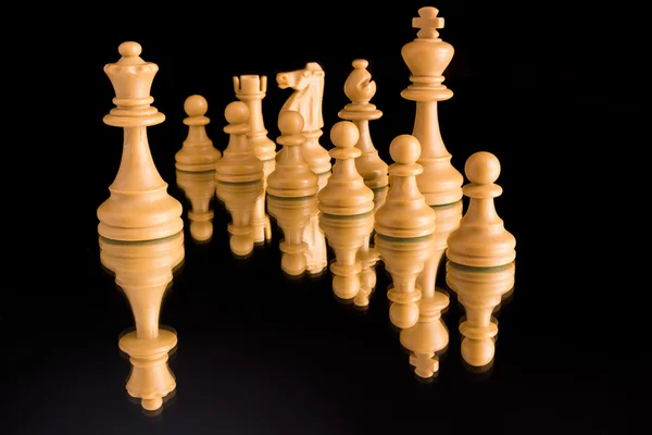Chess fotograferad på en spegel — Stockfoto