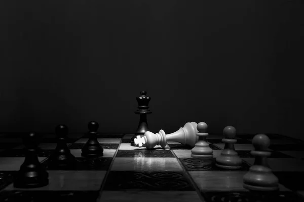 Shakki valokuvattu shakkilaudalla — kuvapankkivalokuva