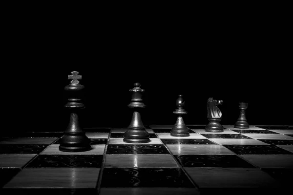 Échecs photographiés sur un échiquier — Photo