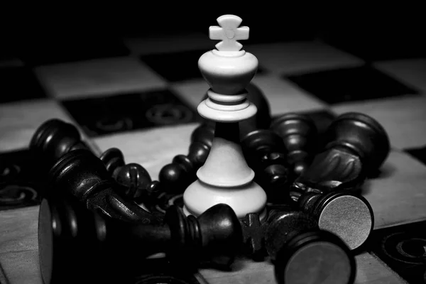 Xadrez fotografado em um tabuleiro de xadrez durante o jogo — Fotografia de Stock