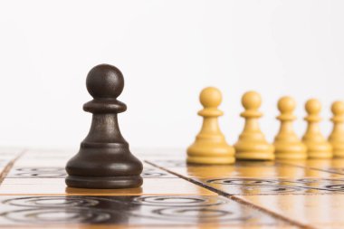 Satranç satranç tahtasında fotoğrafı ....