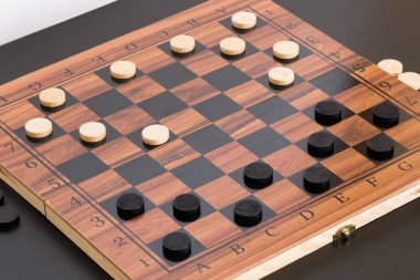 Bir satranç tahtası üzerinde fotoğrafı pedallar