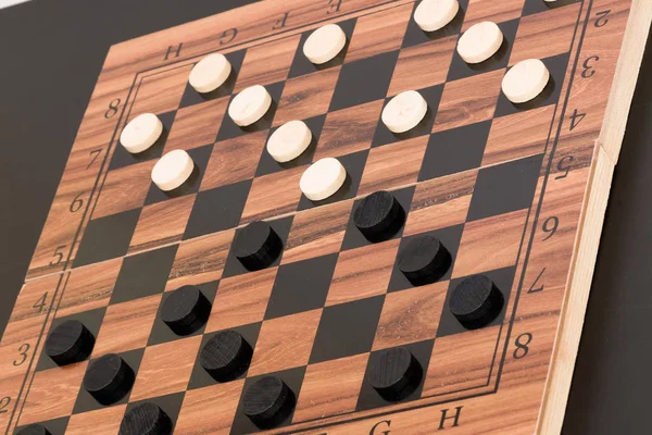 Bir satranç tahtası üzerinde fotoğrafı pedallar