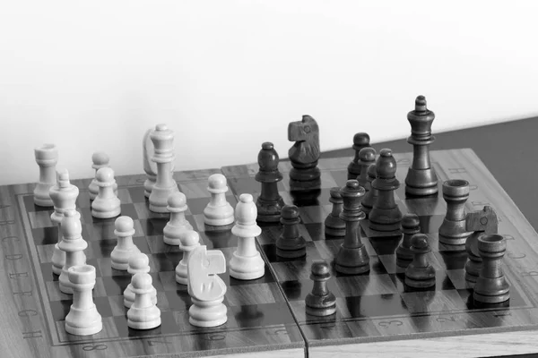Schach auf einem Schachbrett fotografiert — Stockfoto