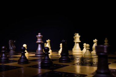 Satranç satranç tahtasında fotoğrafı