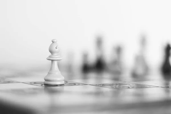 Schaken op een schaakbord gefotografeerd — Stockfoto