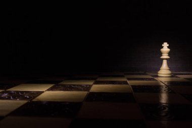 Satranç satranç tahtasında fotoğrafı