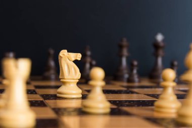 Satranç satranç tahtasında fotoğrafı