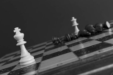 Satranç satranç tahtasında fotoğrafı