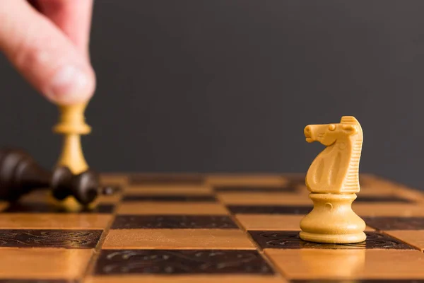 Schach auf einem Schachbrett fotografiert — Stockfoto