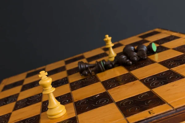 Shakki kuvattuna shakkilaudalla — kuvapankkivalokuva