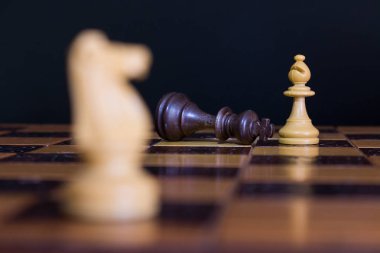 Satranç satranç tahtasında fotoğrafı