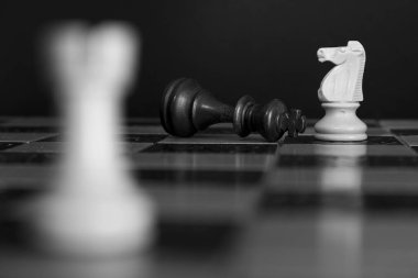 Satranç satranç tahtasında fotoğrafı